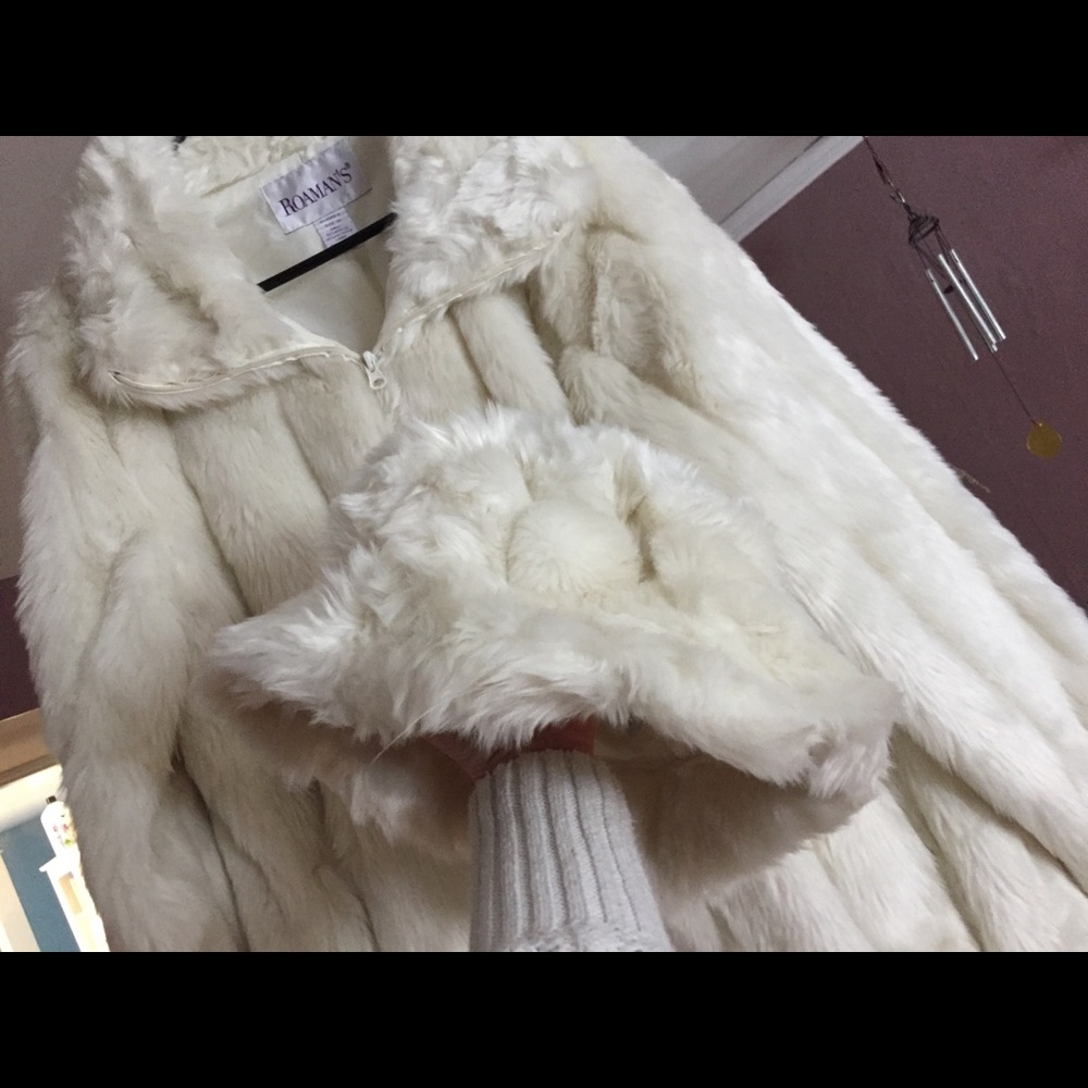 Women’s faux fur white coat and hat
